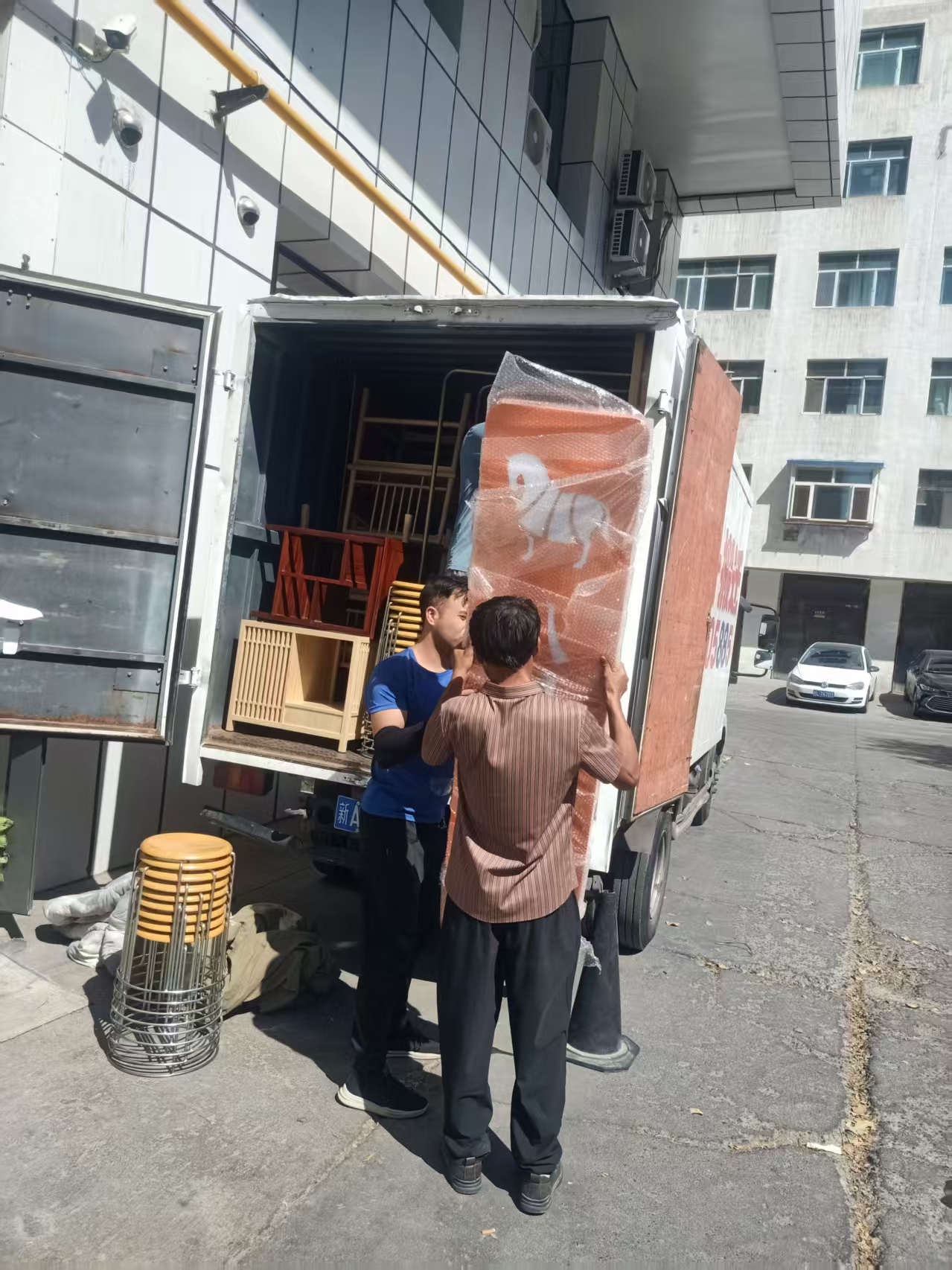 乌鲁木齐专业搬家拉货 高效搬迁，日式服务引领行业新标杆